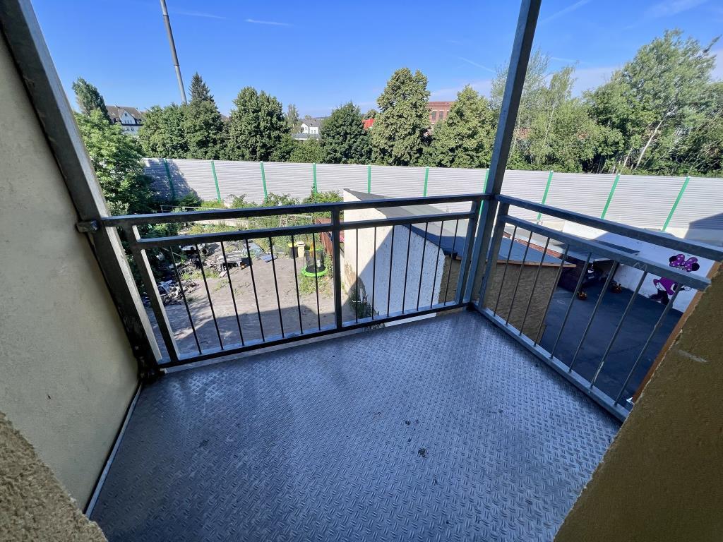 Sanierte 4-Raum-Wohnung mit Balkon und Einbauküche! - Foto 4