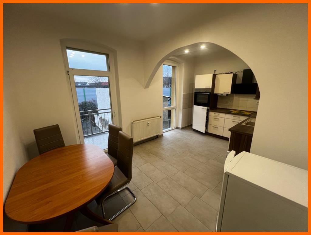 Sanierte 4-Raum-Wohnung mit Balkon und Einbauküche! - Foto 1
