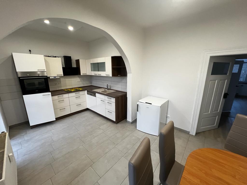 Sanierte 4-Raum-Wohnung mit Balkon und Einbauküche! - Foto 2