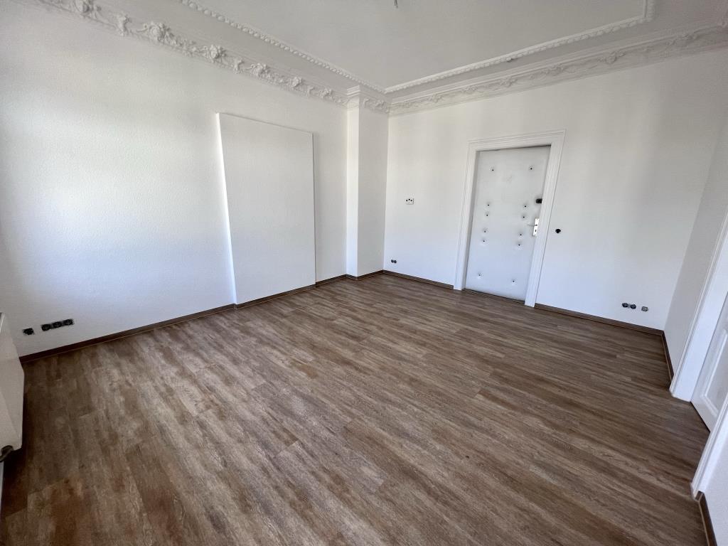 Schicke 2 Raum-Wohnung mit Stuck und Aufzug in Gera Untermhaus! - Photo 1