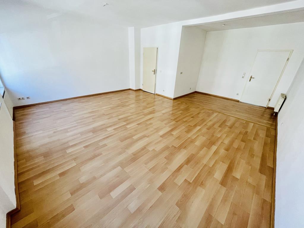 Wohnen in Gera Untermhaus! 3 Raum Wohnung mit Balkon (Südseite) und großen Wohnzimmer! - Photo 1