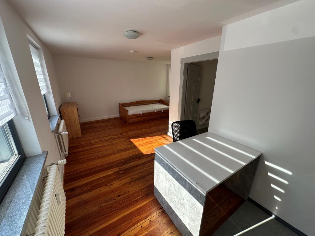 Möblierte 1-Raum Atelierwohnung mit Echtholzboden im ruhigen Hinterhaus - Photo 2