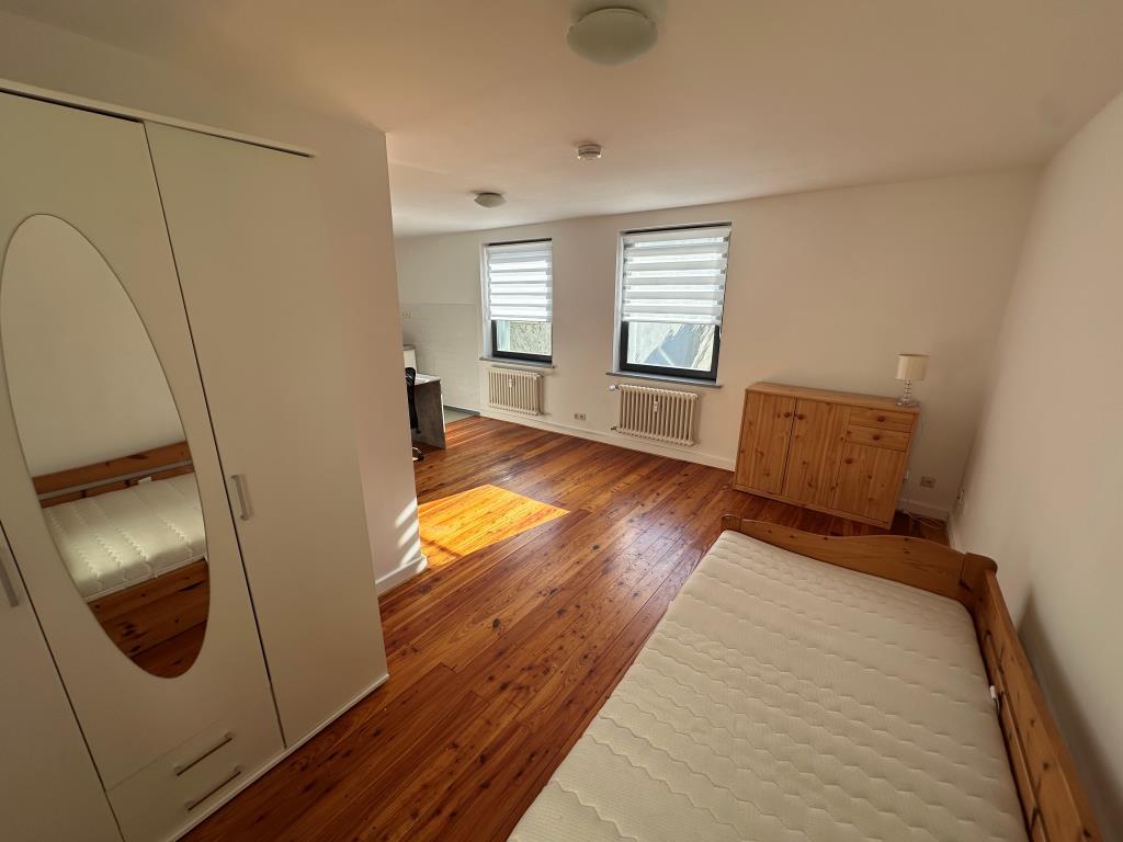 Möblierte 1-Raum Atelierwohnung mit Echtholzboden im ruhigen Hinterhaus - Photo 1