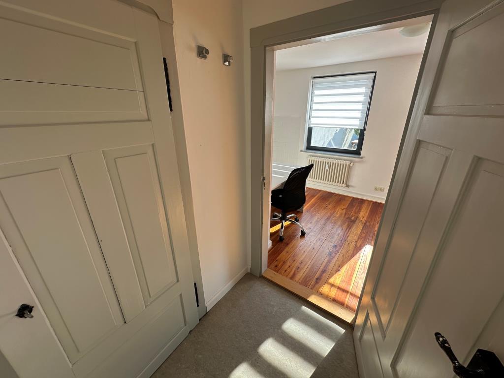 Möblierte 1-Raum Atelierwohnung mit Echtholzboden im ruhigen Hinterhaus - Photo 1