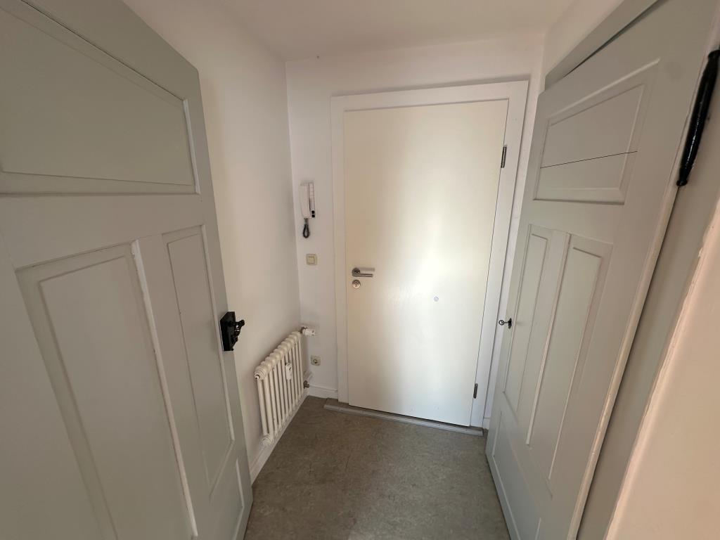 Möblierte 1-Raum Atelierwohnung mit Echtholzboden im ruhigen Hinterhaus - Photo 2