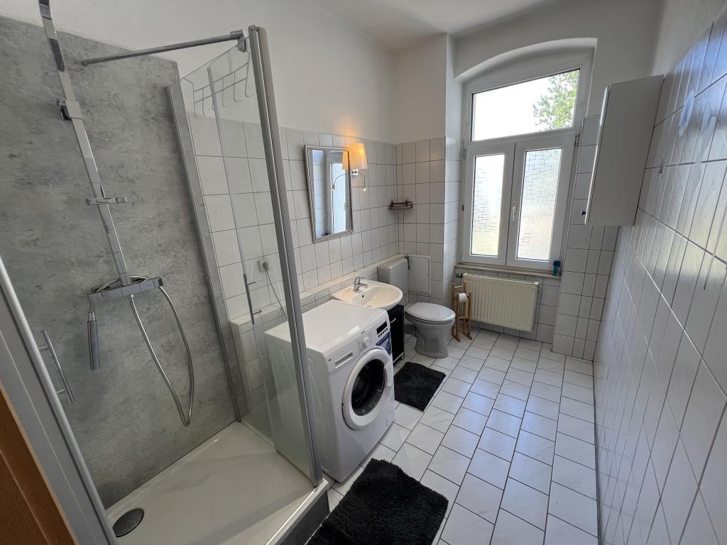 Neuwertige Einbauküche und kurze Wege ins Zentrum! Helle möblierte 2 Raum Wohnung - Photo 1