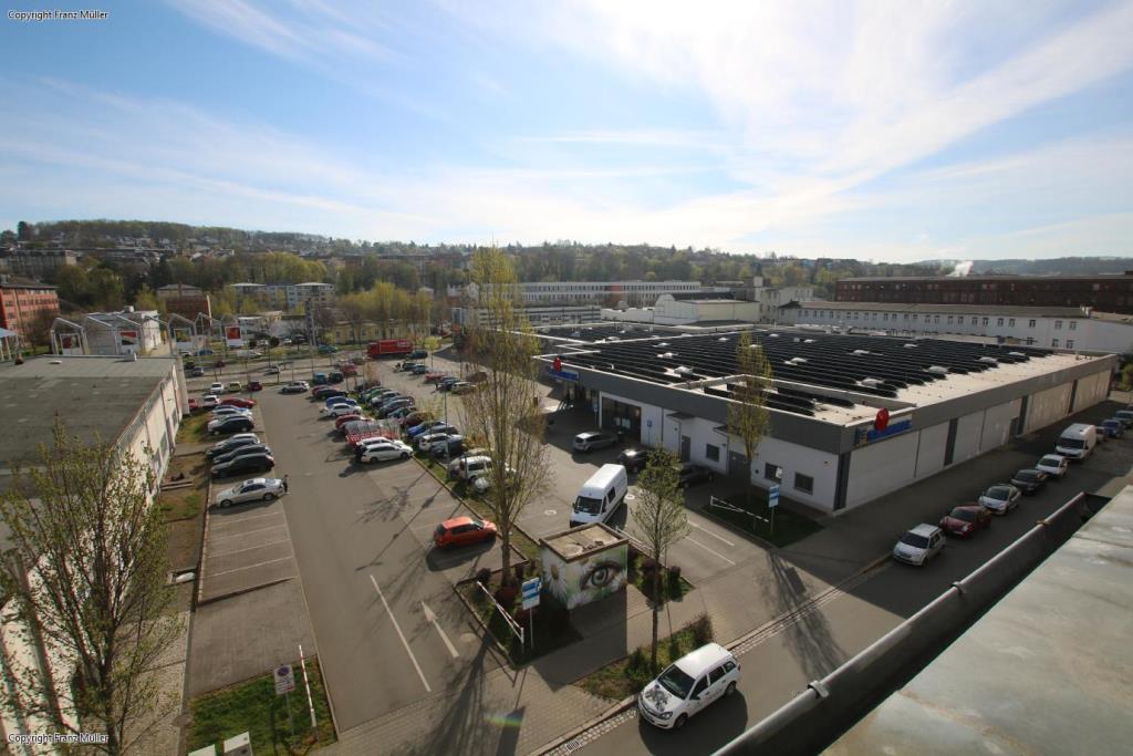 Neuwertige Einbauküche und kurze Wege ins Zentrum! Helle möblierte 2 Raum Wohnung - Photo 4