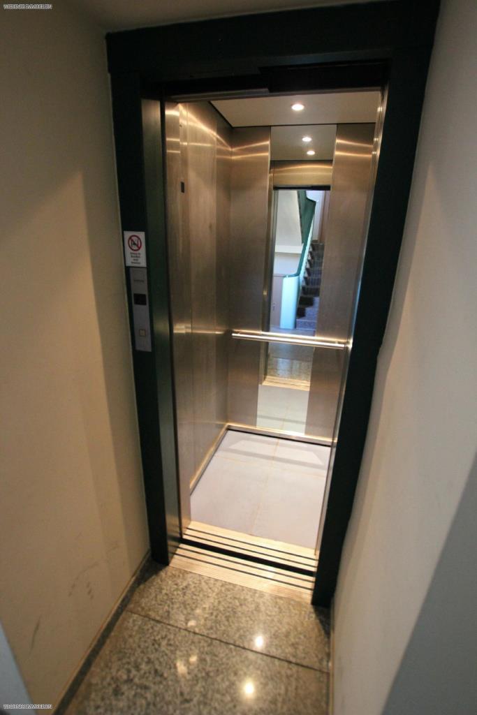Mit Aufzug! 2-Raum-Whg. mit Balkon, Bad mit Wanne & Dusche! In der Geraer-Innenstadt! - Photo 2