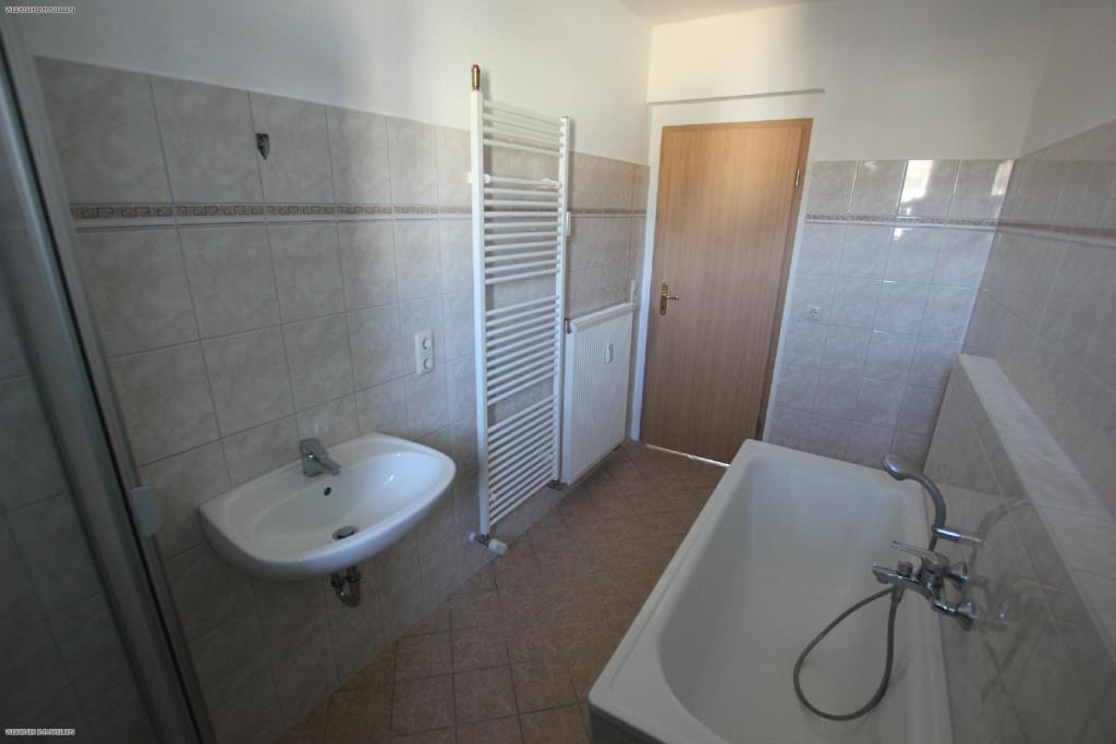 Mit Aufzug! 2-Raum-Whg. mit Balkon, Bad mit Wanne & Dusche! In der Geraer-Innenstadt! - Photo 3