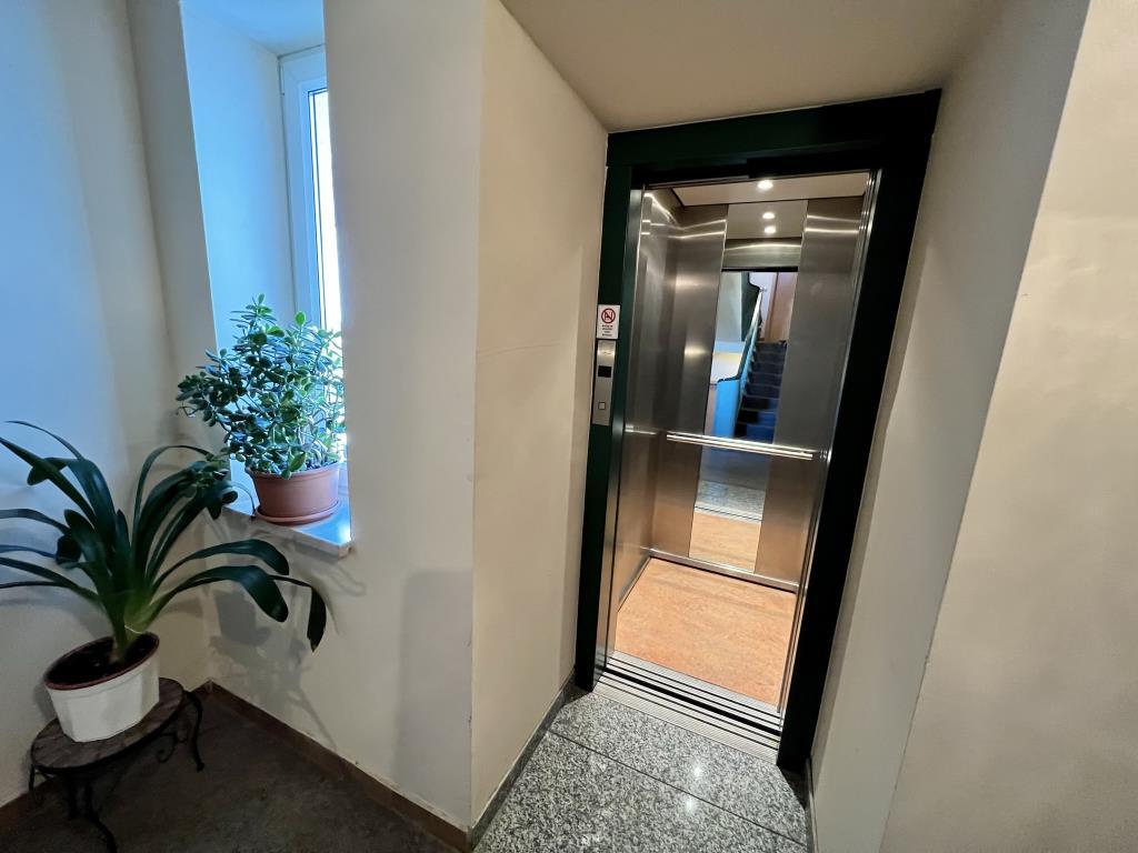 Balkon und Aufzug in der Innenstadt von Gera nahe dem Süd-Bahnhof! - Photo 2