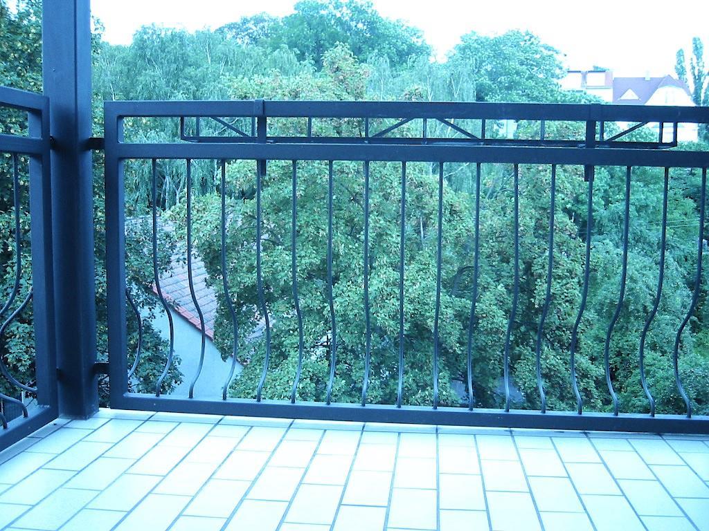 möblierte 2-Zimmer-Wohnung mit Balkon nahe des Zentrums! - Photo 2