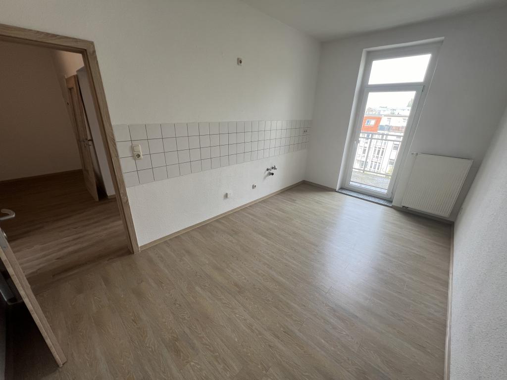 Erstbezug nach hochwertiger Sanierung! Charmante 2-Zimmer-Wohnung mit Balkon und Aussicht! - Photo 1