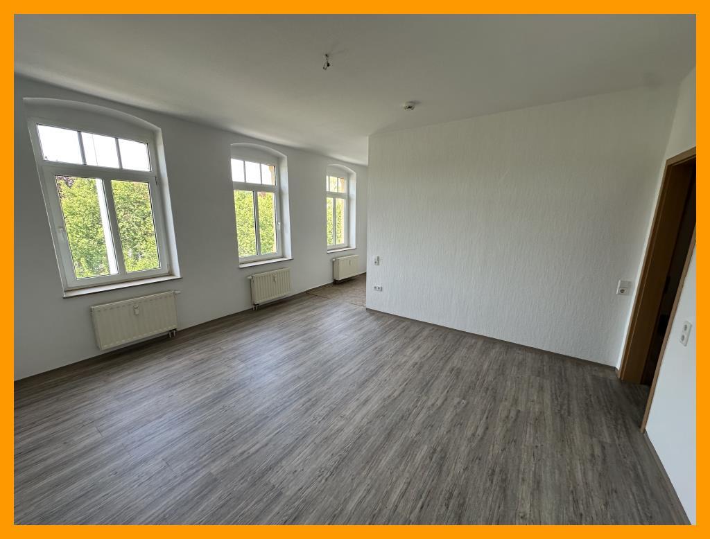 Neu Renoviert mit neuem Boden, Aufzug und Balkon! Schöne Single Wohnung - Photo 4
