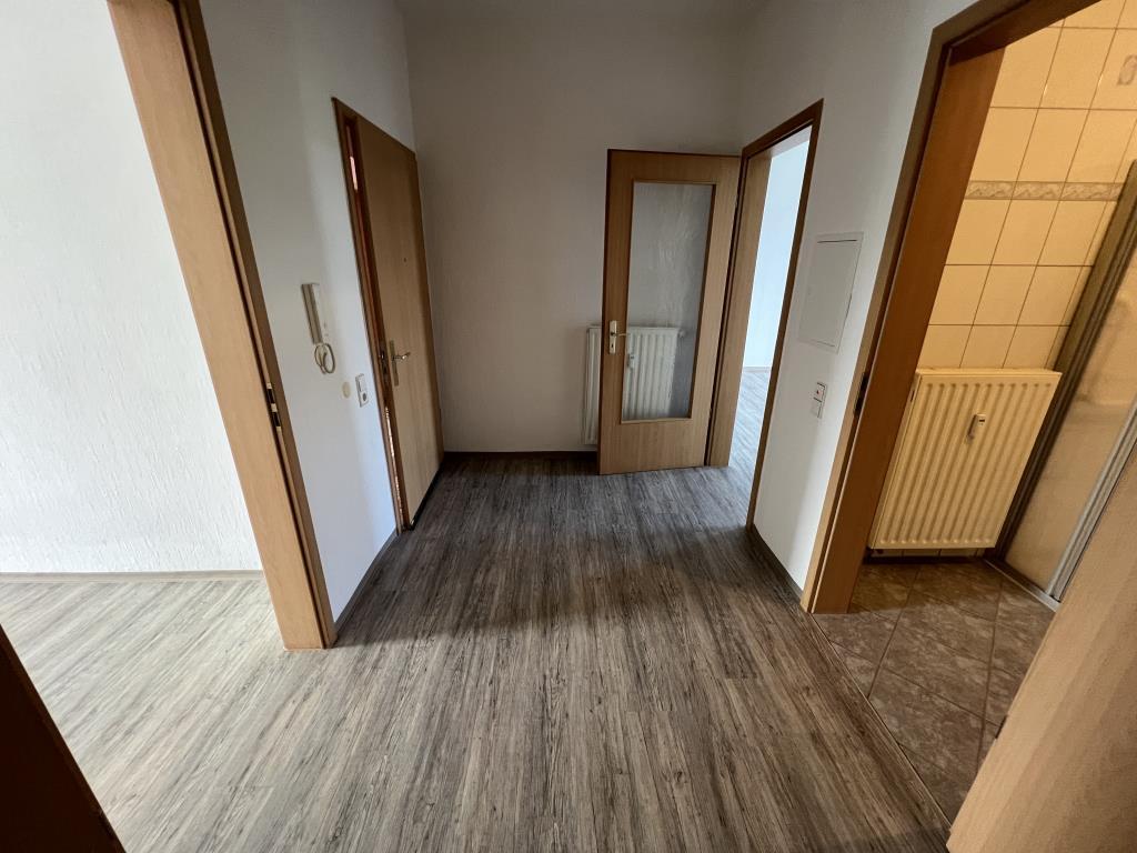 Neu Renoviert mit neuem Boden, Aufzug und Balkon! Schöne Single Wohnung - Photo 5