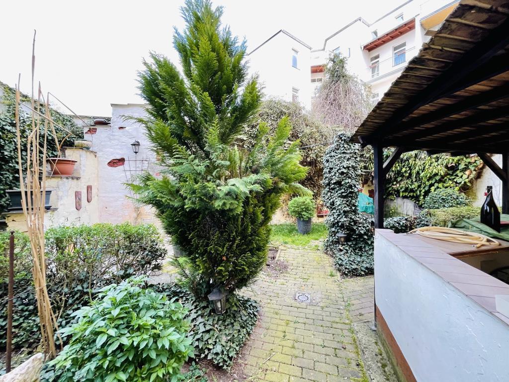 Neu Renoviert mit neuem Boden, Aufzug und Balkon! Schöne Single Wohnung - Photo 2
