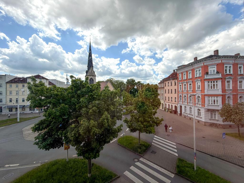 Mit Aufzug! Schicke 2 Raum Wohnung mit Dusche und Wanne im Zentrum von Gera. - Photo 1