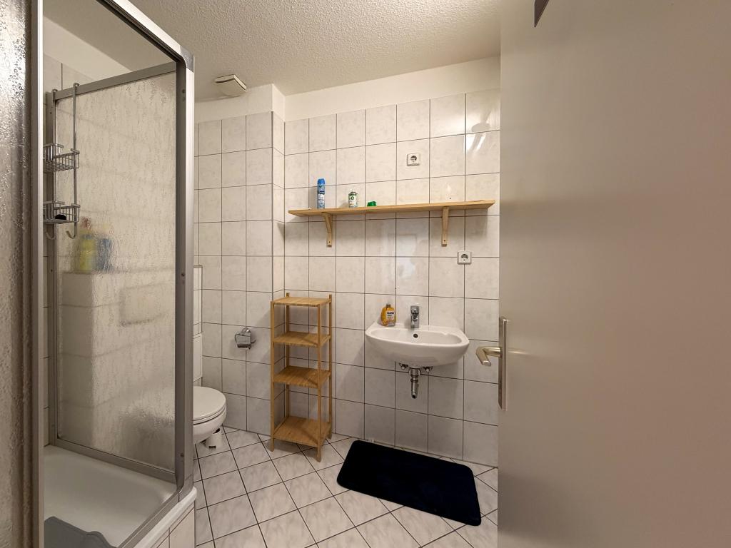 Mit Aufzug! Schicke 2 Raum Wohnung mit Dusche und Wanne im Zentrum von Gera. - Photo 2