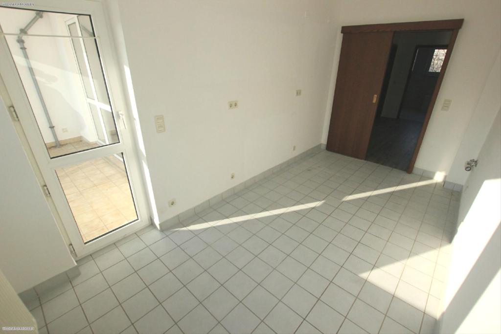 2 Raum Wohnung mit Loggia im ansprechendem Wohnumfeld in Gera - Photo 1