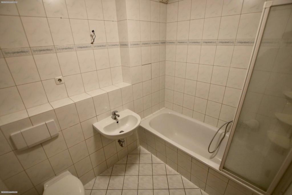 Schöne 3-Raum Wohnung mit Balkon, Gäste-WC und Fußbodenheizung im Bad! - Foto 3
