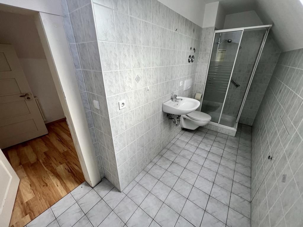 Pölzig! 2 Zimmer Wohnung mit Einbauküche und Charme! - Photo 4