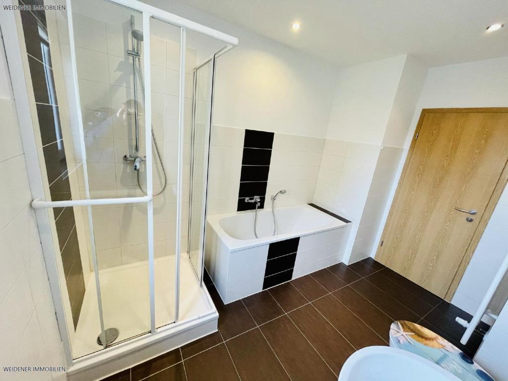 3 Raum Wohnung mit Balkon, modernen Bad mit Wanne & Dusche. - Photo 3