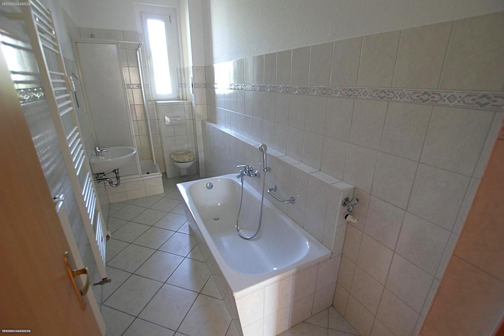 Wanne, Dusche und Balkon! Geräumige 2 Raum Wohnung im Zentrum! - Photo 4