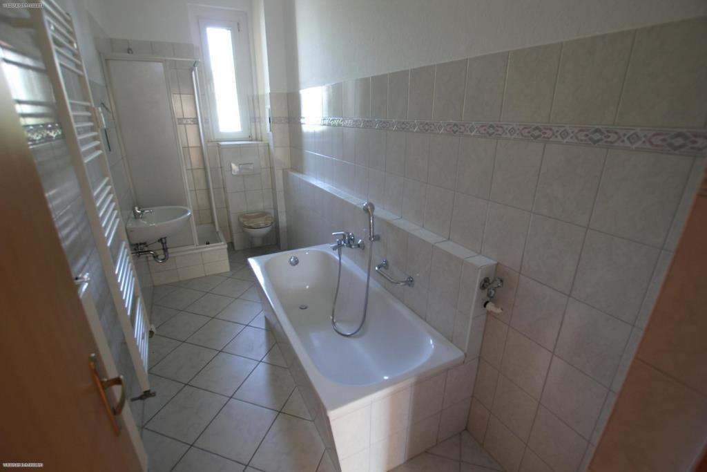 Wanne, Dusche und Balkon! Geräumige 2 Raum Wohnung im Zentrum! - Photo 3