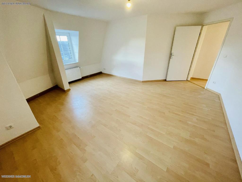 **Ihr neues Zuhause wartet: 4-Raum-Wohnung mit Komfort-Badezimmer und großzügigem Wohnambiente!** - Photo 2