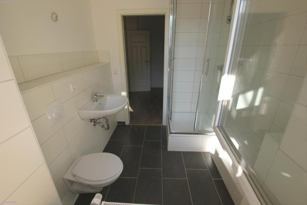 moderne 1 Raum-Wohnung mit 15 m² großer Terrasse und Mietergarten! - Photo 1