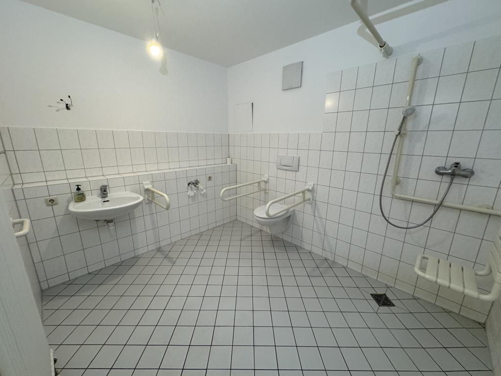 Idyllisch wohnen im Zentrum von Weida. 3 Raum Wohnung mit Balkon und Aufzug! - Photo 3