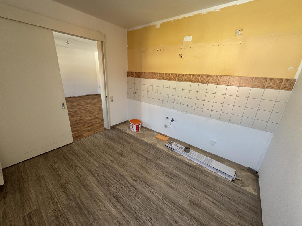 Idyllisch wohnen im Zentrum von Weida. 3 Raum Wohnung mit Balkon und Aufzug! - Photo 2