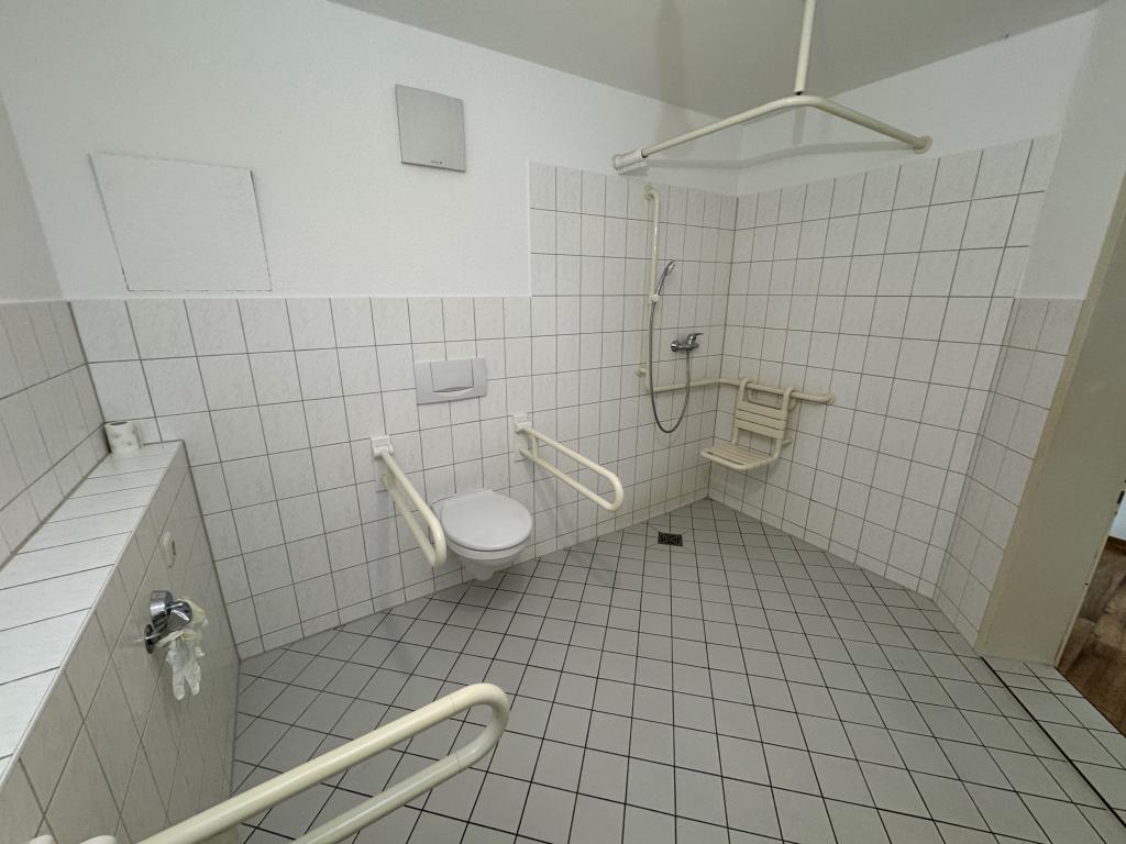 Idyllisch wohnen im Zentrum von Weida. 3 Raum Wohnung mit Balkon und Aufzug! - Photo 4