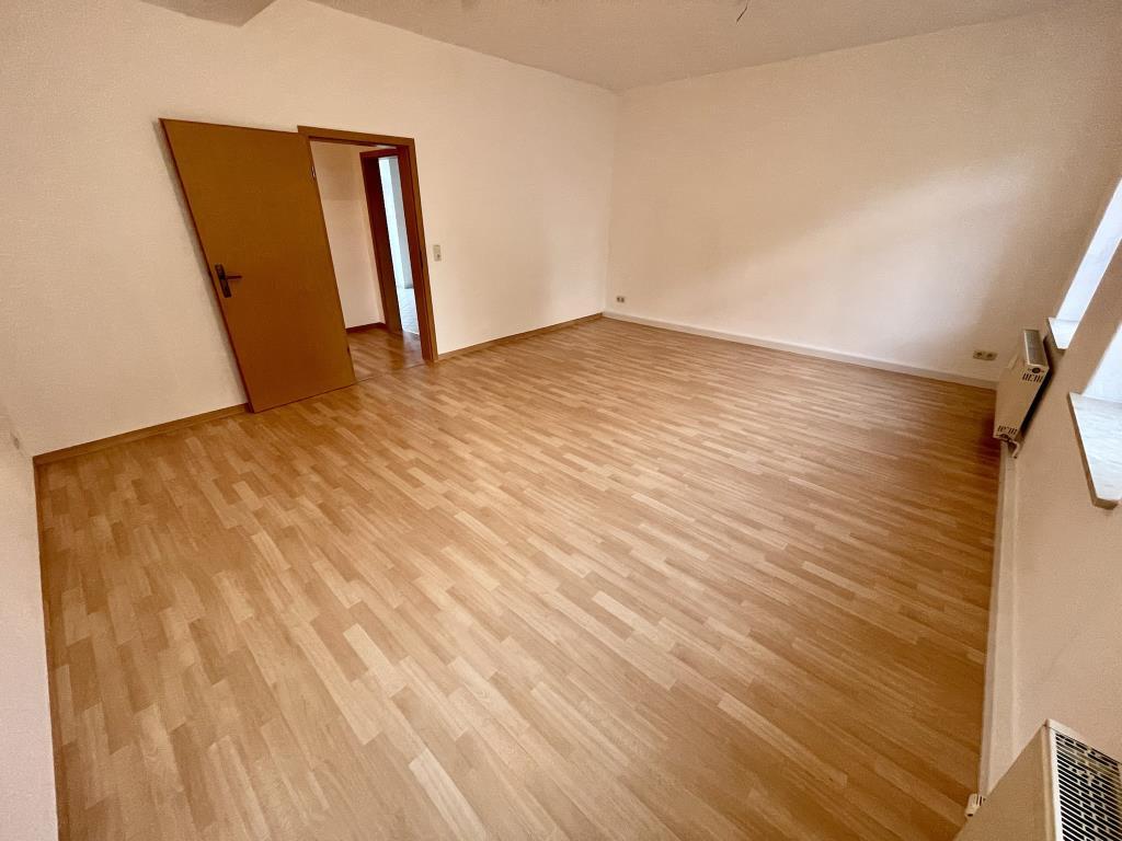 Große 1 Raum-Wohnung mit neuer Einbauküche & Wanne in Gera-Zwötzen! - Foto 1