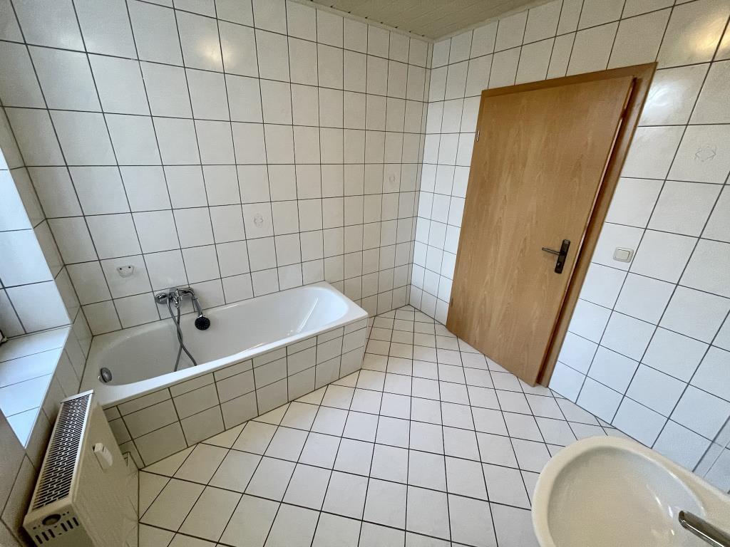 Große 1 Raum-Wohnung mit neuer Einbauküche & Wanne in Gera-Zwötzen! - Foto 5