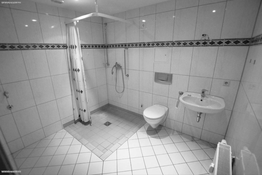 Helle & ruhige 2 Zimmer Whg., barrierefrei, mit Balkon & Aufzug! - Foto 3