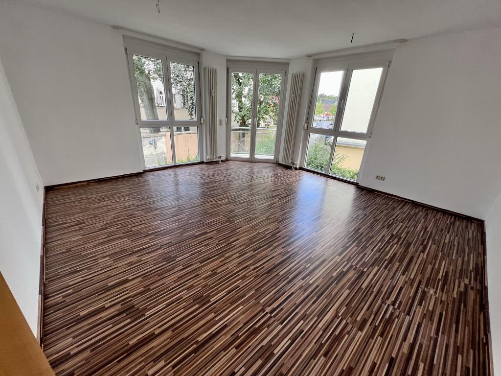 Idyllisch wohnen! 3-Raum Wohnung mit Einbauküche, Wanne und Süd-Balkon. - Photo 3