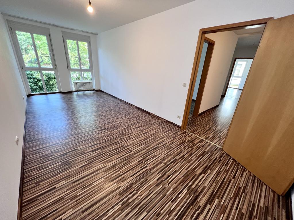 Idyllisch wohnen! 3-Raum Wohnung mit Einbauküche, Wanne und Süd-Balkon. - Photo 1