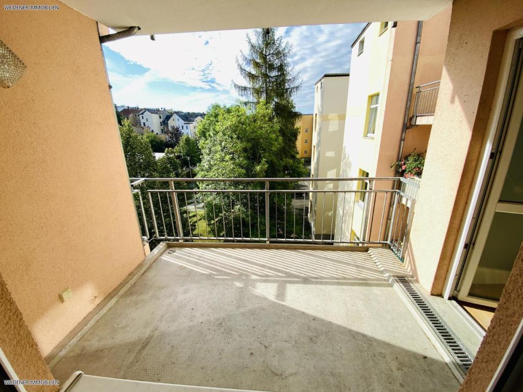 Süd-Balkon! 2-Raum Wohnung mit Dusche, Aufzug im Haus und Tiefgarage! - Photo 4