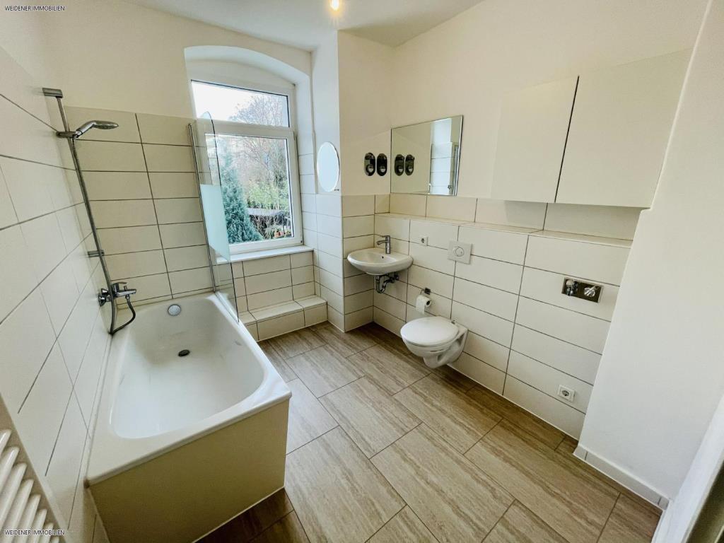 Sehr schöne 4-Raum Wohnung mit moderner Ausstattung und Balkon am Wintergarten! - Photo 3