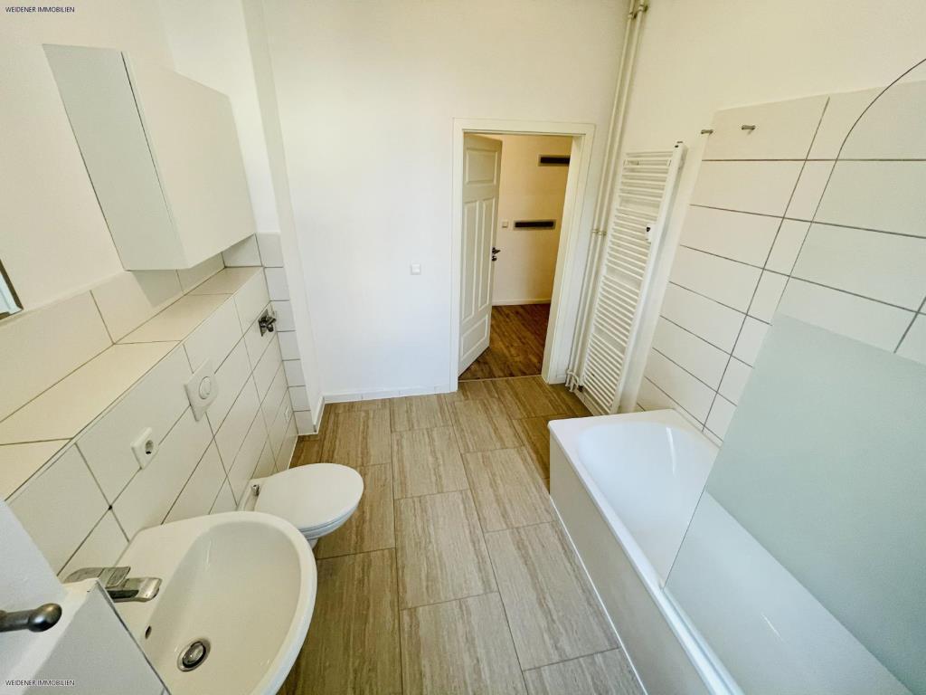 Sehr schöne 4-Raum Wohnung mit moderner Ausstattung und Balkon am Wintergarten! - Photo 4