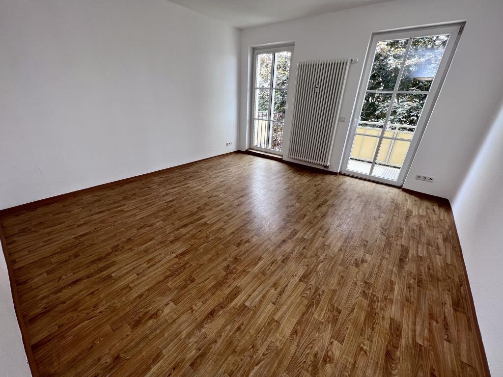 Modernes Bad und Balkon - 4 Raum Wohnung mit Wanne und Dusche zu vermieten! - Foto 1