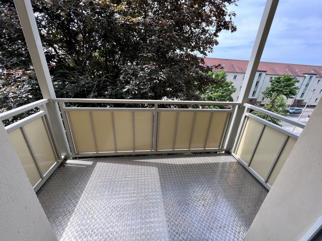 Modernes Bad und Balkon - 4 Raum Wohnung mit Wanne und Dusche zu vermieten! - Foto 4