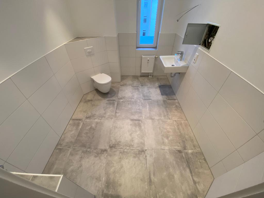 Außergewöhnlich wohnen! Großzügige 4-Raum-Wohnung mit Wohnküche, Komfortbad und Stellplatz in Gera. - Photo 2