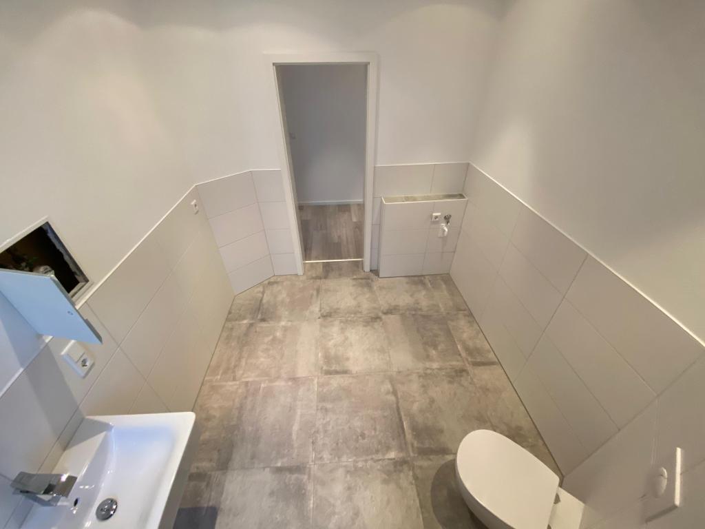 Außergewöhnlich wohnen! Großzügige 4-Raum-Wohnung mit Wohnküche, Komfortbad und Stellplatz in Gera. - Photo 4