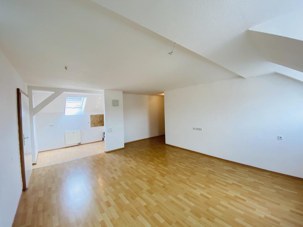 Mit Aufzug! Schicke 3 Raum Wohnung mit Dusche und Wanne im Zentrum von Gera. - Photo 2