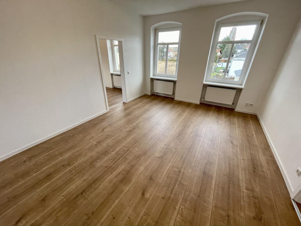 Modernisierte, helle 2 Zimmer Wohnung mit modernem Badezimmer! - Foto 1