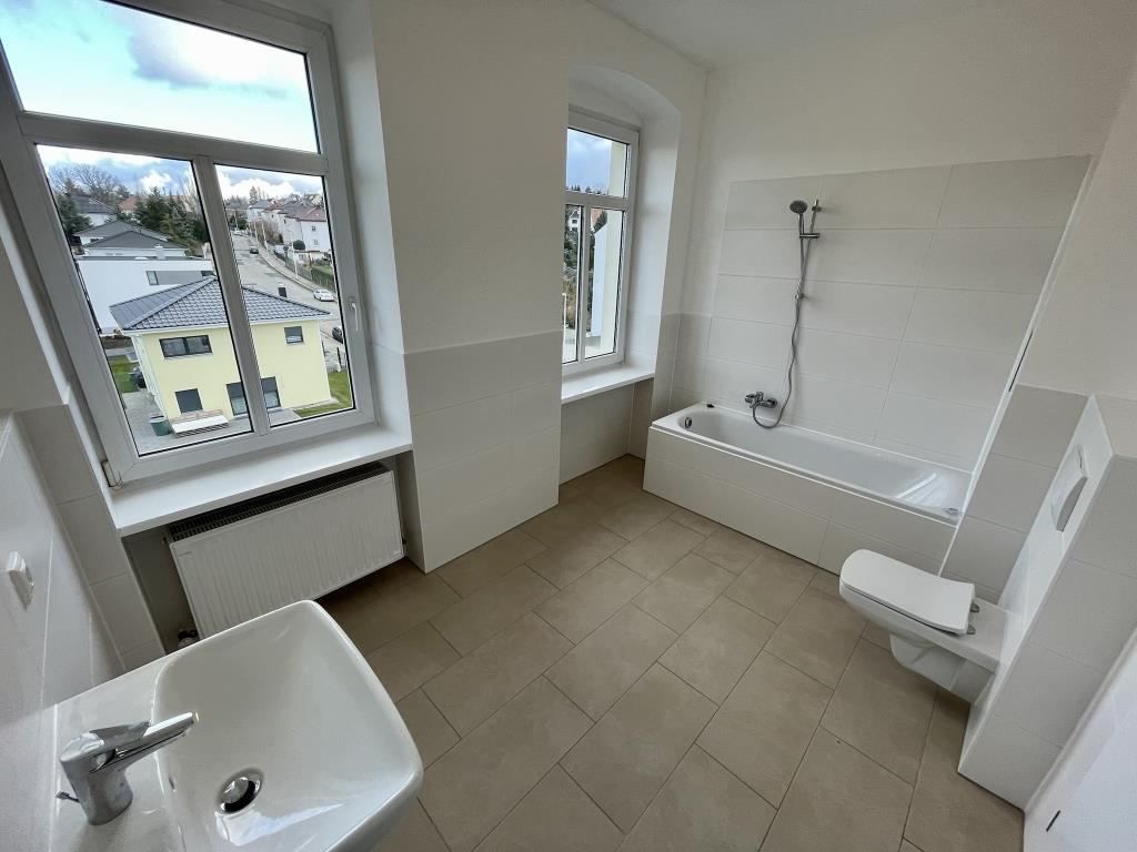 Modernisierte, helle 2 Zimmer Wohnung mit modernem Badezimmer! - Foto 3