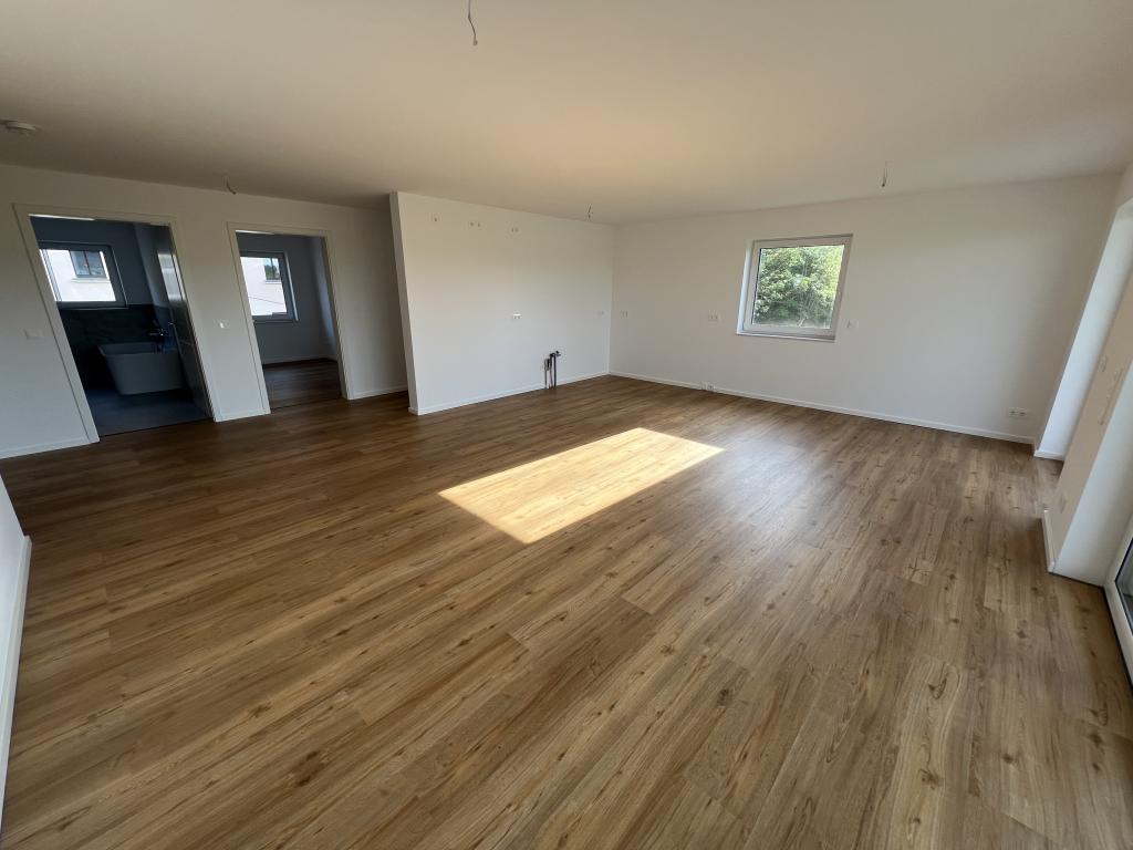 Zweitbezug nach Neubau! Tolle 4-Raum EG-Wohnung im mit großem Balkon, Aufzug, in ruhiger Lage von Gera! - Photo 1