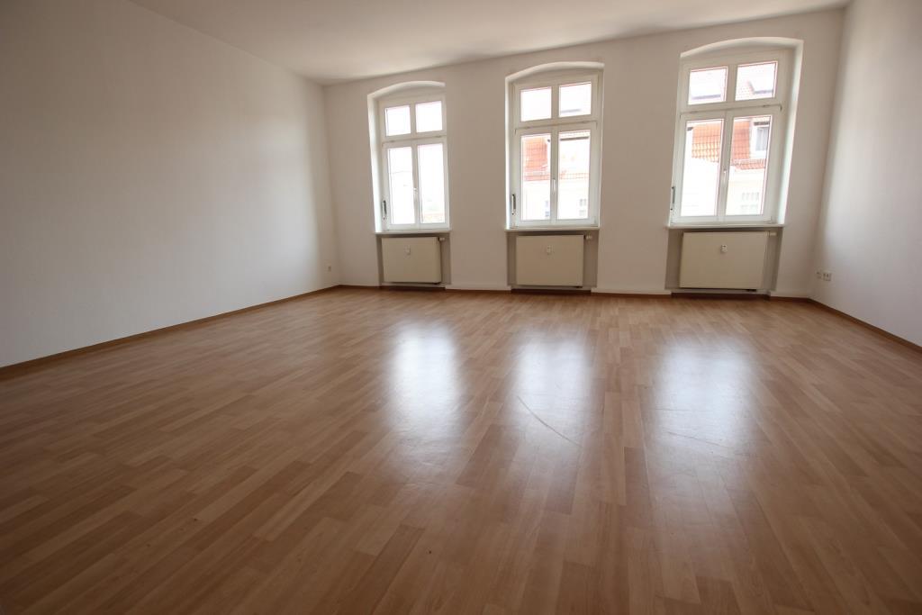 Große, möblierte 1-Raum Wohnung mit Balkon in zentraler aber ruhigen Lage von Gera! - Foto 2