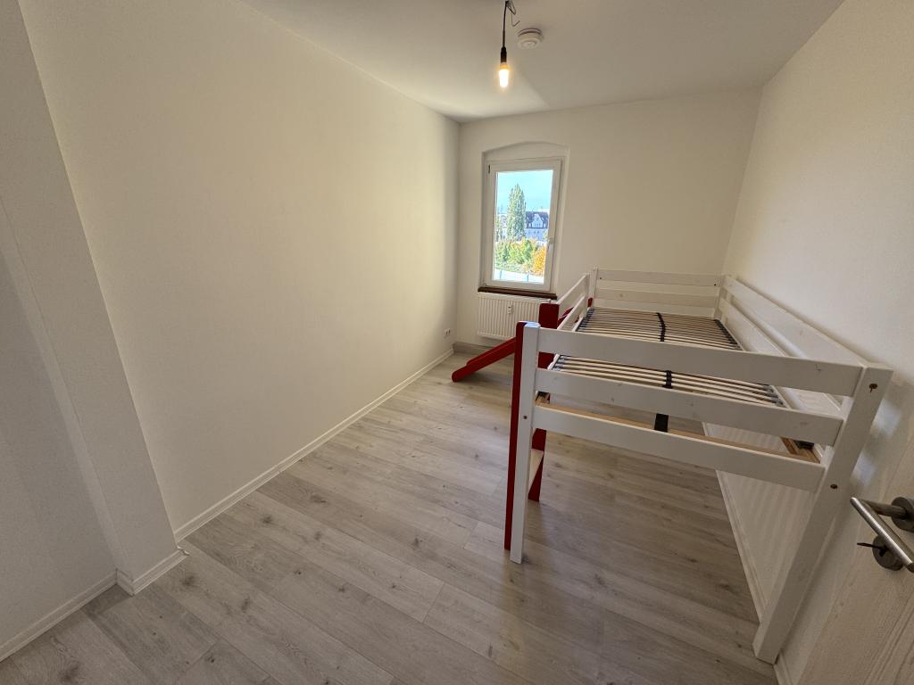 4 Raum Dachgeschoss Wohnung mit Einbauküche, Waschmaschine und Balkon! - Foto 5